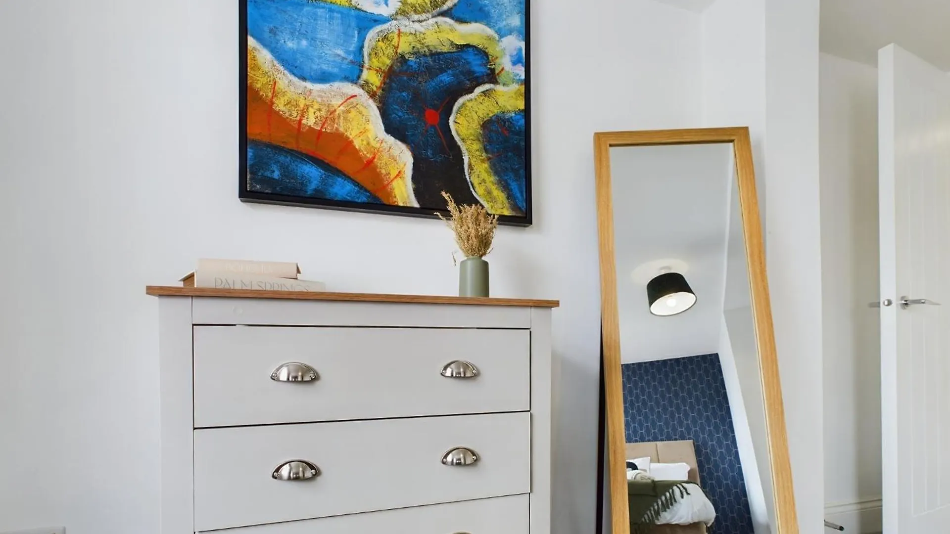 Peaceful Seafront Stay Stylish 2 Bed, Sleeps 6 Brighton Apartment