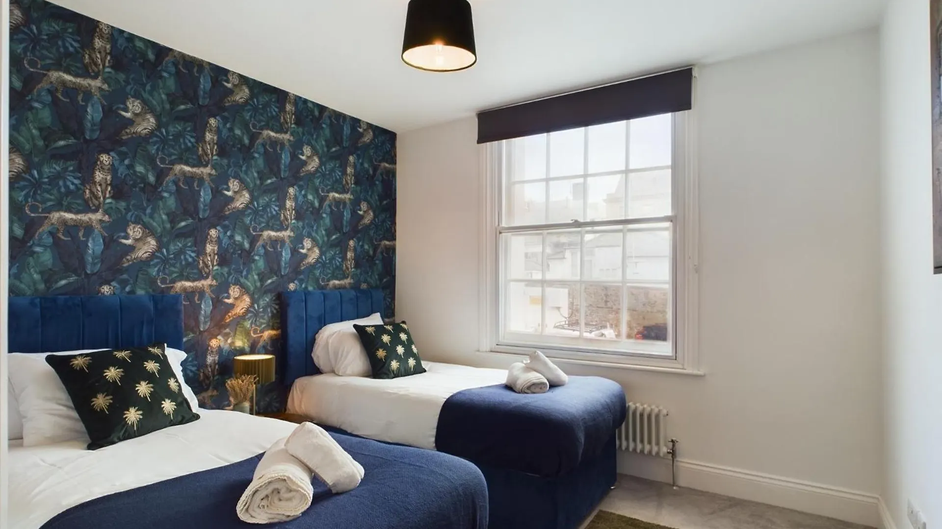 Peaceful Seafront Stay Stylish 2 Bed, Sleeps 6 Brighton