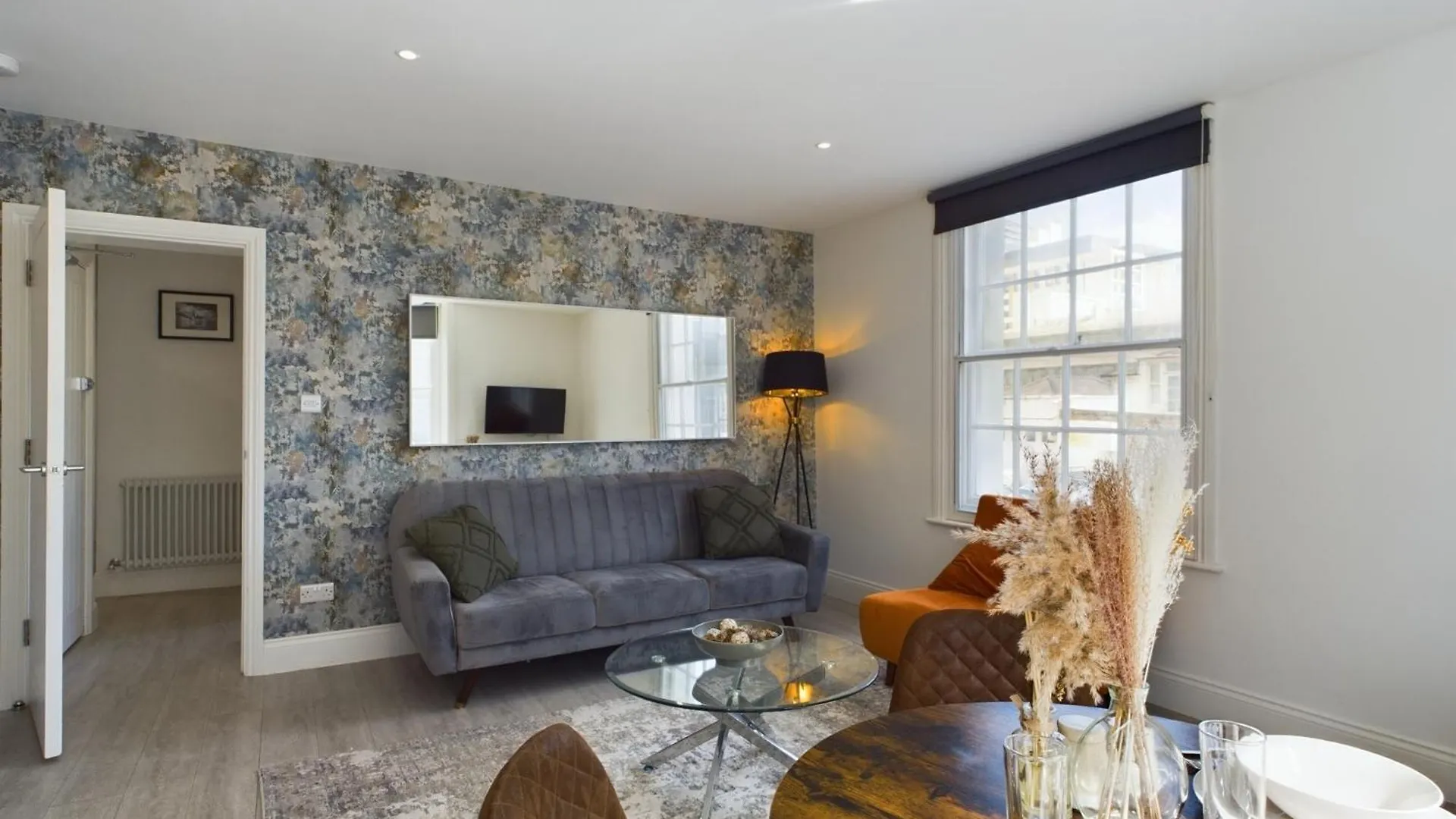 Peaceful Seafront Stay Stylish 2 Bed, Sleeps 6 Brighton
