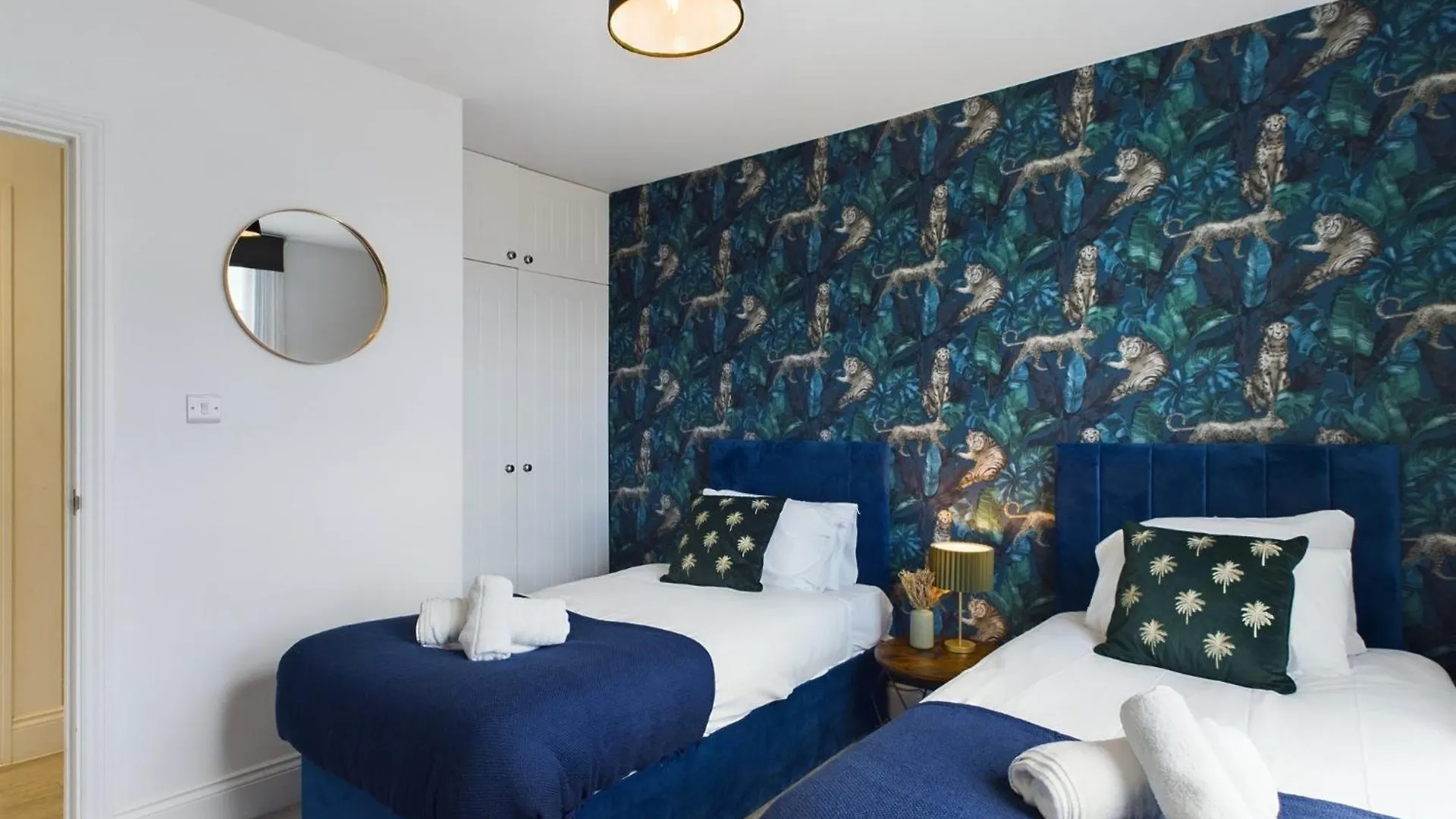 Peaceful Seafront Stay Stylish 2 Bed, Sleeps 6 Brighton