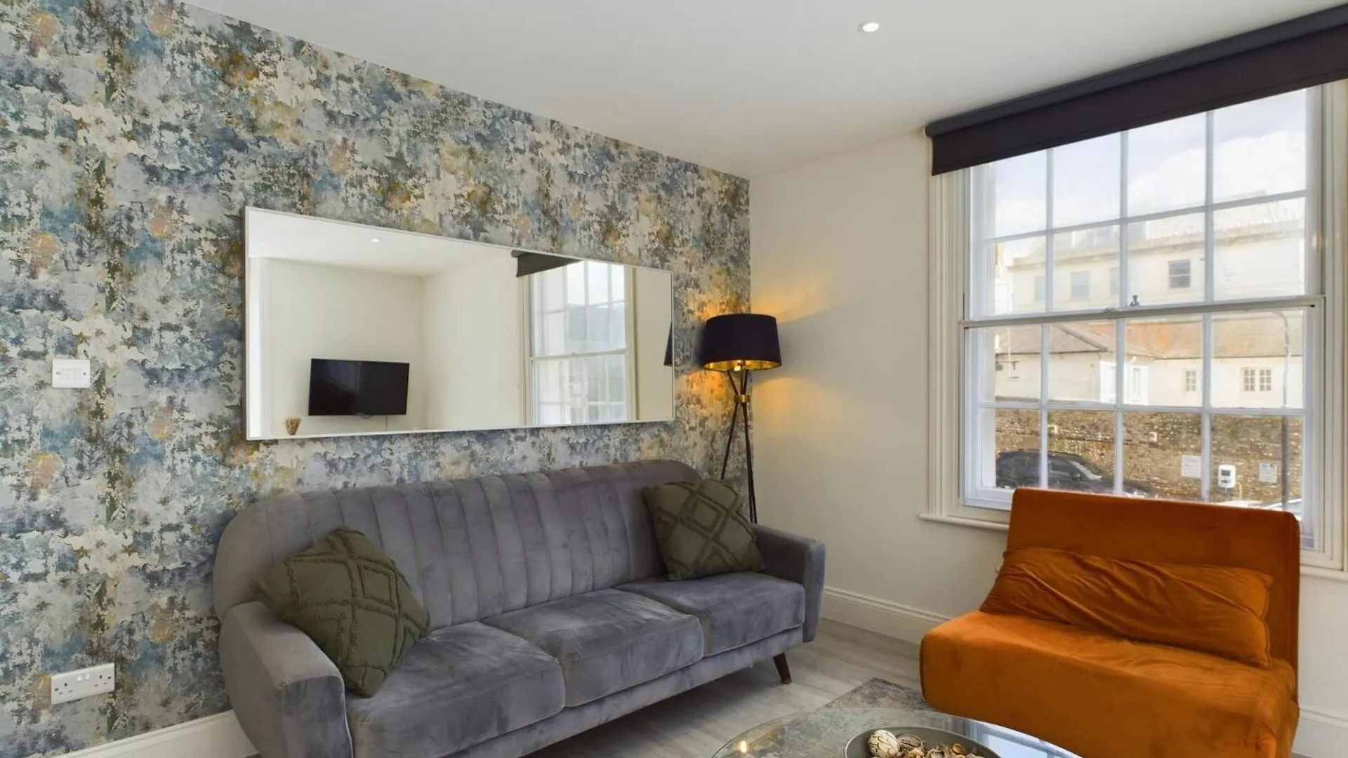 Peaceful Seafront Stay Stylish 2 Bed, Sleeps 6 Brighton Apartment