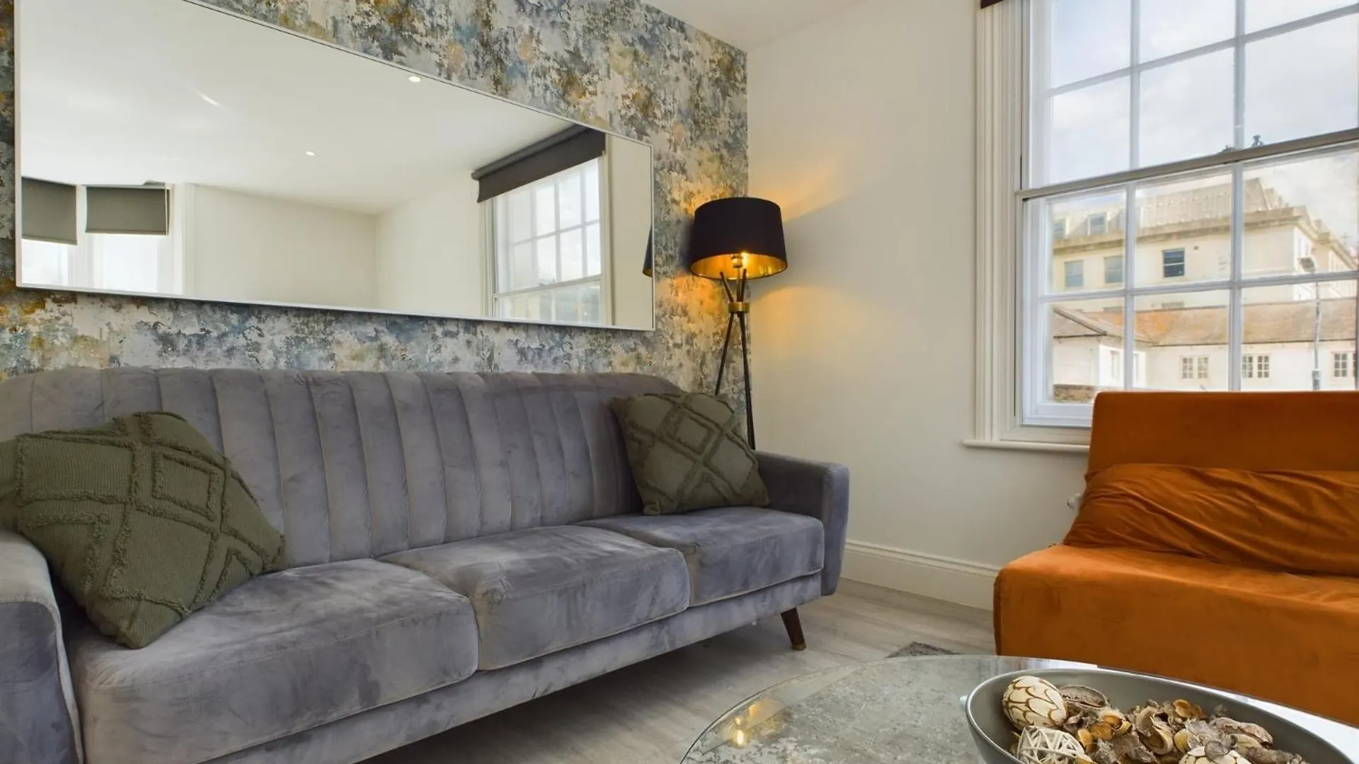 Peaceful Seafront Stay Stylish 2 Bed, Sleeps 6 Brighton