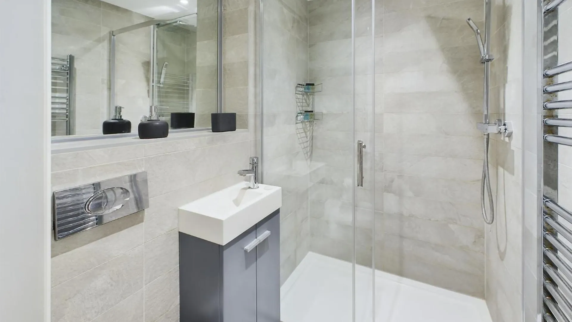 Peaceful Seafront Stay Stylish 2 Bed, Sleeps 6 Brighton 0*,  United Kingdom