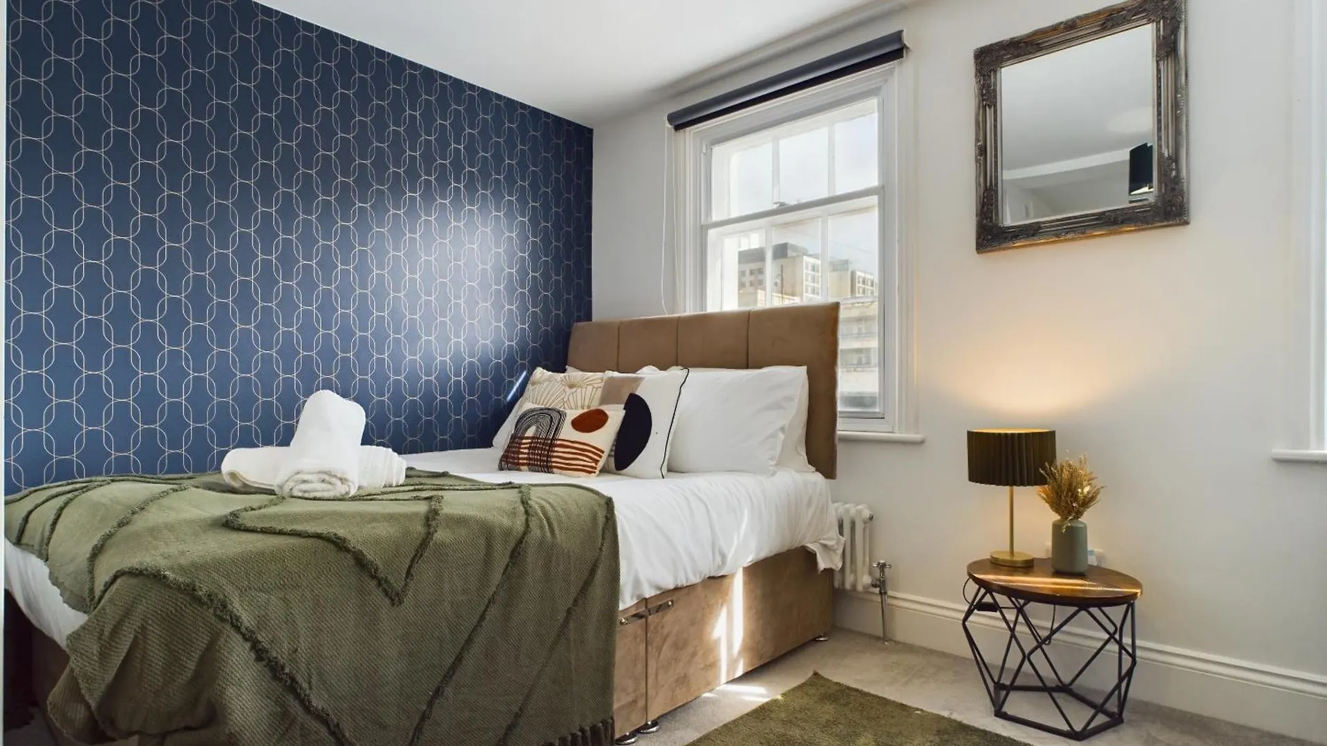 Peaceful Seafront Stay Stylish 2 Bed, Sleeps 6 Brighton Apartment